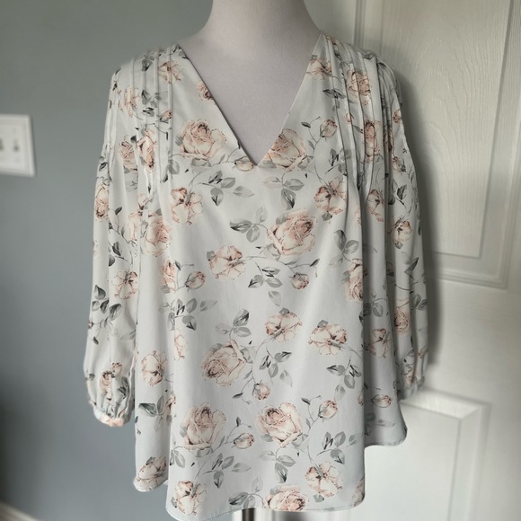 Skies Are Blue Floral Top - Picture 13 of 15